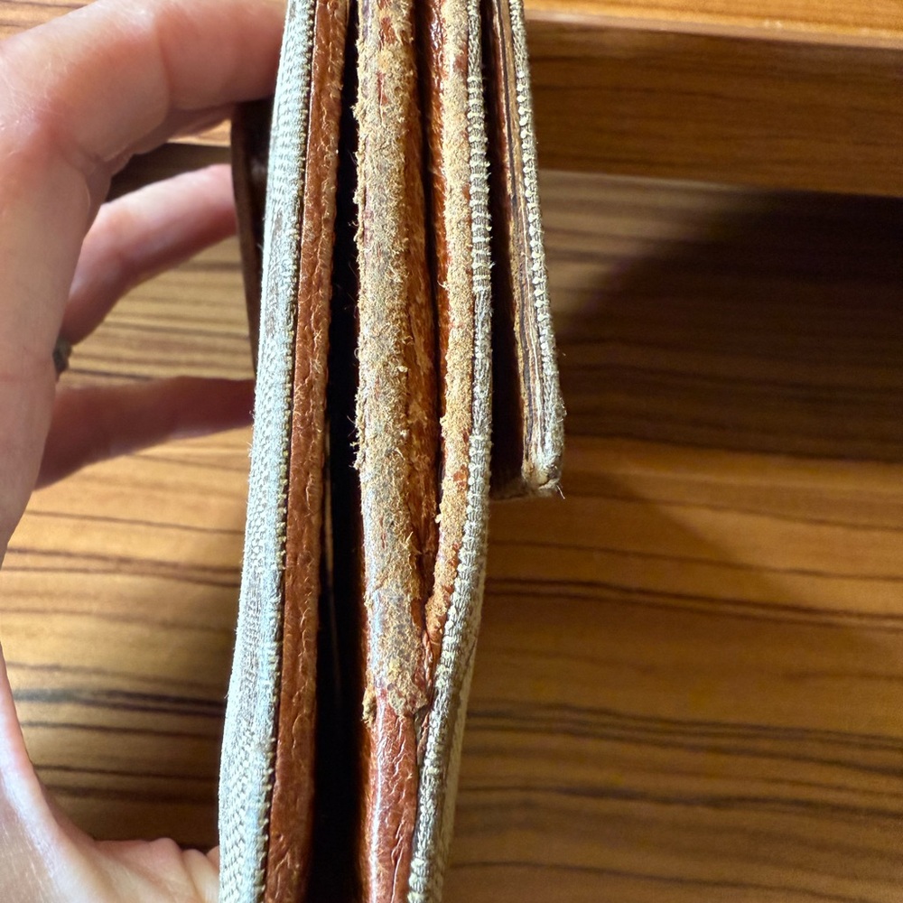 Gucci Beige and Brown Monogram Wallet - Picture 6 of 12